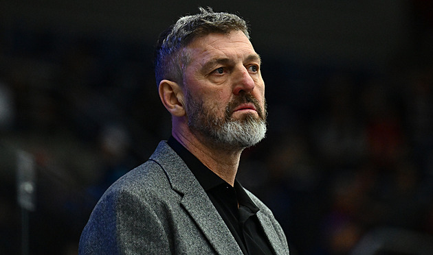 Hokejová Sparta bude platit za Nedvědovo hodnocení výkonu rozhodčích