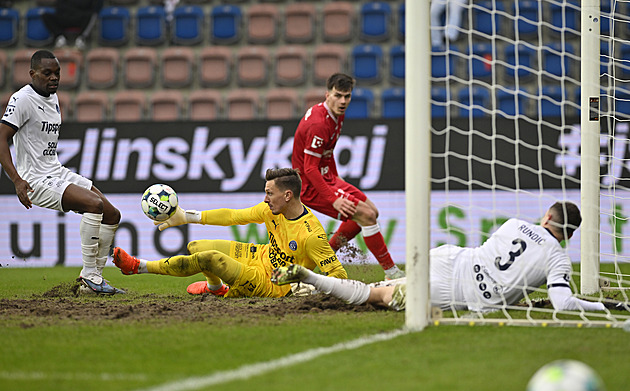 ONLINE: Slovácko - Pardubice 1:0, gól hostů sebral ofsajd, vedení zařídil Suchan