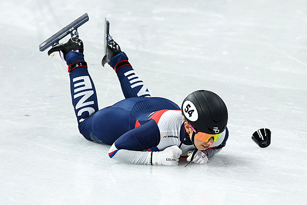 Pád ve čtvrtfinále a konec. Smolný debut short trackařky Vaňkové na hrách