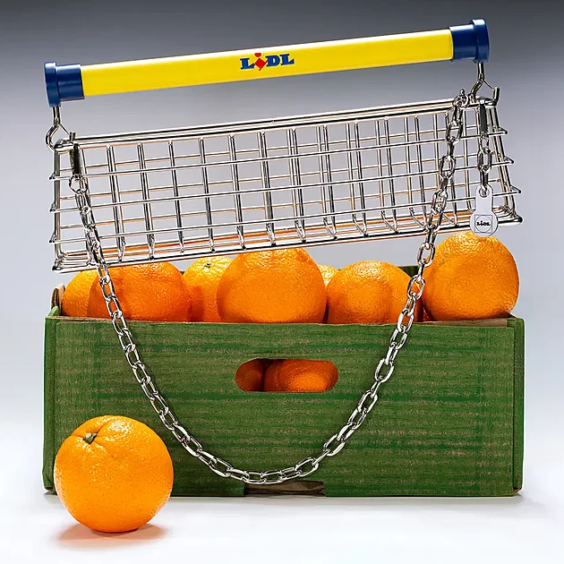 Móda jako z Lidlu: Supermarket představil kabelku v podobě nákupního vozíku