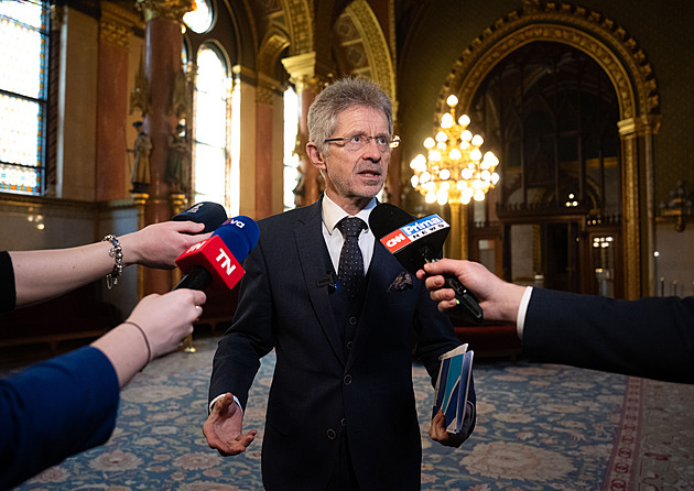Vláda zatrhla Vystrčilovi letoun na Tchaj-wan. Ať cestuje linkou, řekl Babiš