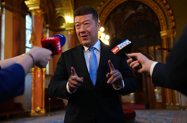 Přijetí podezřelého na ebolu kritizuje opět Okamura. USA samy zpřísnily pravidla, píše