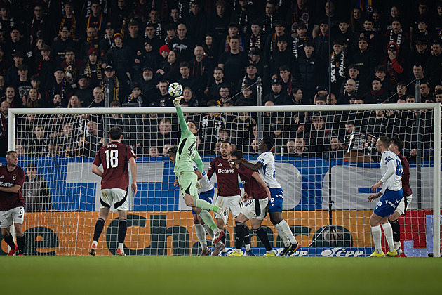 Sparta - Baník 5:2, bláznivý závěr, hosté dohrávali v deseti. Vítězný gól má Vydra