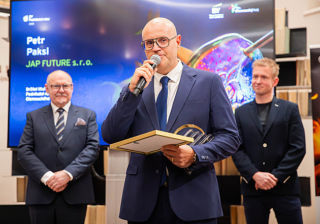 Mág designu sází na burzu práce, zaměstnanci musejí zvládat čtyři profese