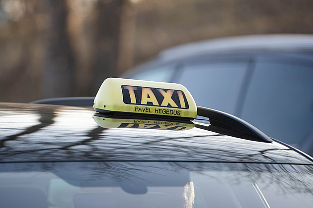 Pepřák nepomůže. Hlavně nedat najevo strach, říká řidička taxislužby pro ženy