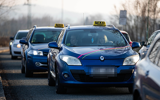 Plexisklo není řešení, pomůže jen detektor kovů, říká taxikář po smrti kolegyně