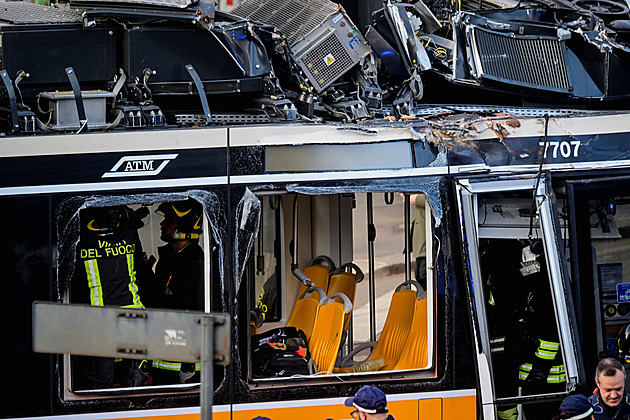 V Miláně vykolejila tramvaj a srazila kolemjdoucího. Zarazila se až ve výloze