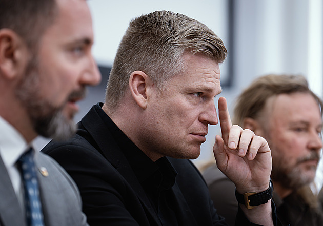 Turek má nejnižší stupeň prověrky. Splnil, že je plnoletý a dosud bez trestu