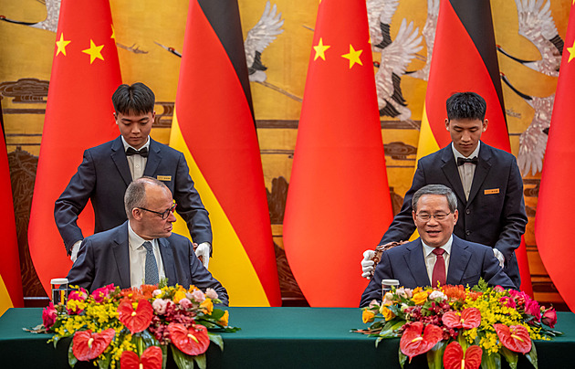 Merz a tanec robotů. Německé balancování mezi tlakem na Čínu a strachem ze ztráty trhů