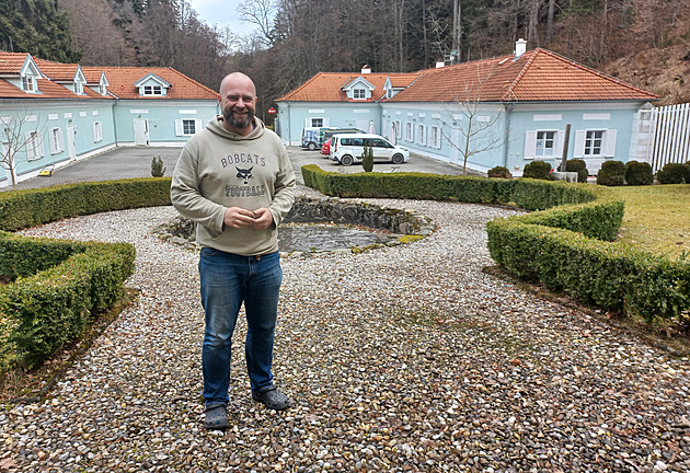 Z psychologa hoteliérem. Studnička opravuje lázničky, aby v nich pořádal kurzy