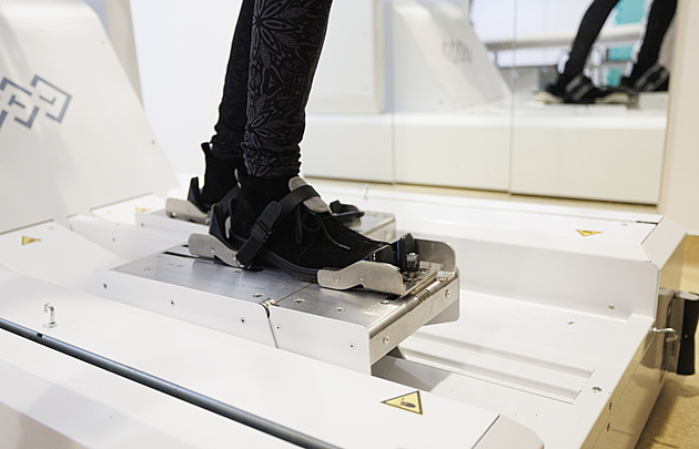 Pacientům pomáhá s chůzí robotický chodník, umí okamžitě poradit přes tablet