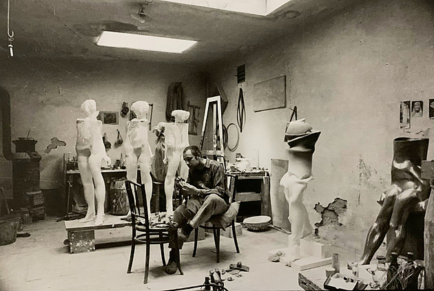 Rozbijte fontánu, nakázal ředitel. Ta byla uměleckým dílem, případ vyšetřuje policie