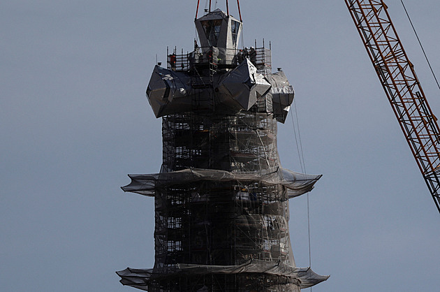 Sagrada Familia dosáhla svého nejvyššího bodu. Podívejte se, kolik měří hlavní věž