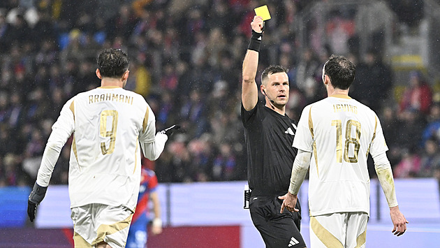 Další premiéra v derby. Odřídí ho sudí Volek, který posledně pískal Spartu v Plzni