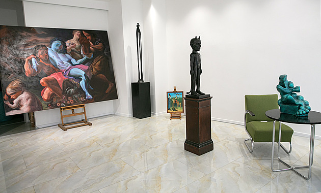 Chlapi si něco pořídí a pak chtějí, abych jim přesvědčil manželku, říká galerista