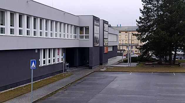 Za ještě víc peněz, ale celý. Brod má opět na stole koupi kulturního domu