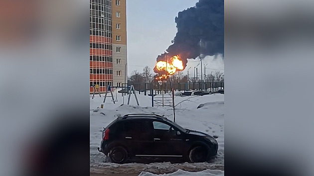 Ukrajinci zasáhli v hloubi Ruska klíčovou ropnou stanici, místní hlásili řadu výbuchů