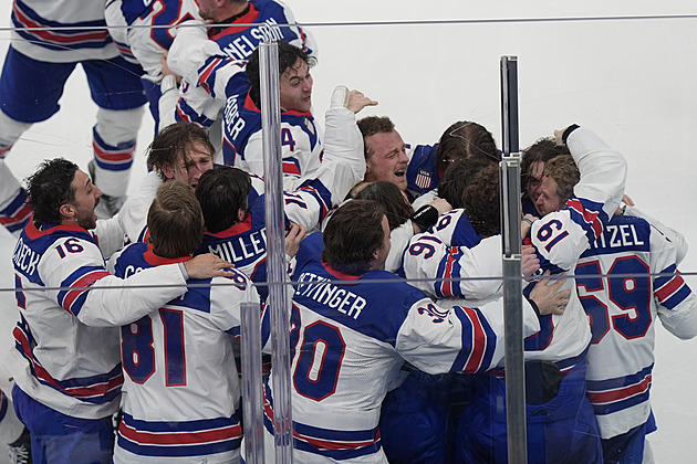 Americká mača přehrála kanadské progresivisty. Jaké bylo hokejové finále (nejen) po kulturní stránce?