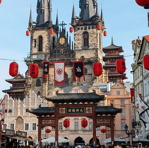 Karel IV. samurajem, v Letňanech buvol a místo Stalina kočka. Jak by vypadala asijská Praha