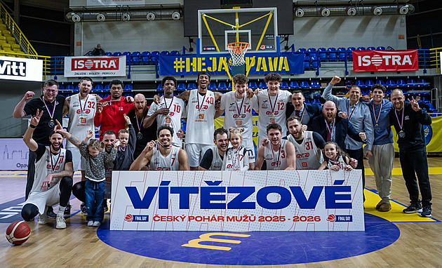 Triumf po megaobratu. Nymburk slaví v poháru, Pardubice promarnily šanci