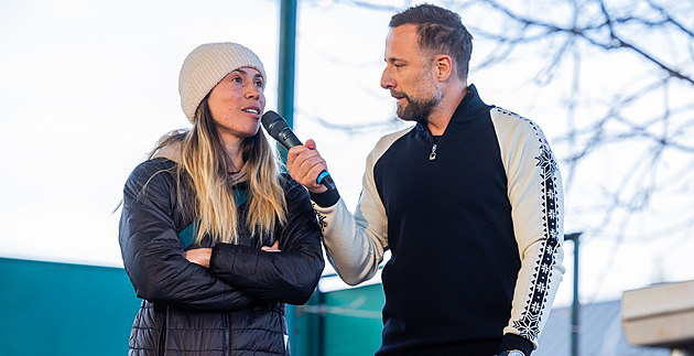 Plné náměstí ve Vrchlabí vítalo doma „bronzové holky“ z italské olympiády