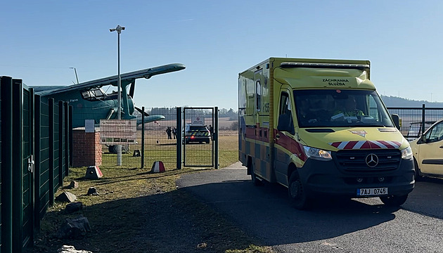 Na pražském letišti havaroval paraglidista. Spadl z deseti metrů
