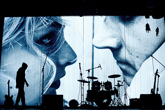 RECENZE: Pravidla Nirvány? Ztraceného Kurta Cobaina už zase zachraňuje hudba