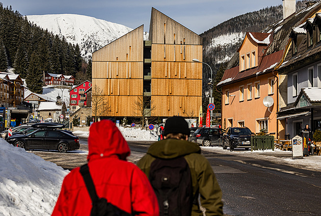 AI recepční zvedá tržby, říká krkonošský hoteliér. S projektem chce prorazit i v zámoří