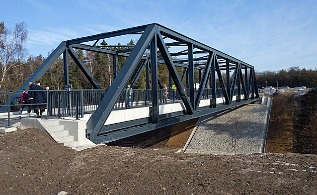 Škodováci po něm kdysi chodili do práce. Unikátní sto let starý most znovu ožil