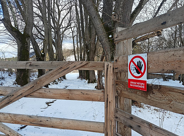 Apartmány za 38 milionů? Město řeklo ne, na zámečky na Šumavě vydalo uzávěru