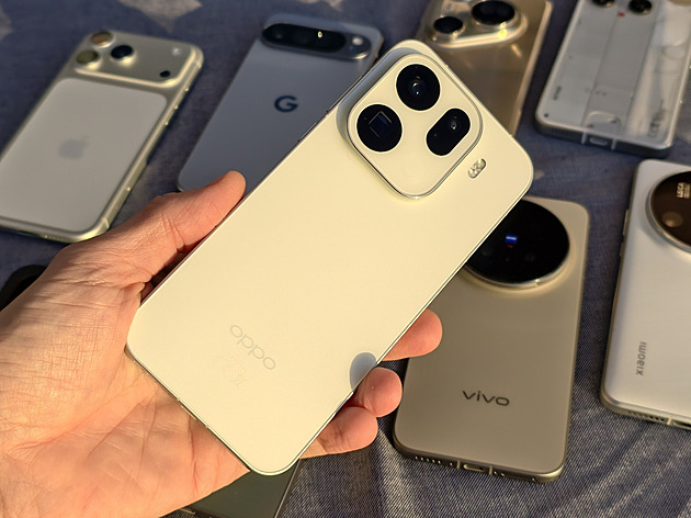 iPhone s veškerou špičkovou konkurencí vedle sebe. To se jen tak nevidí