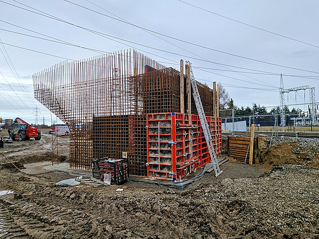 Metropole Zličín si staví napojení k dálnici. Most překlene testovací dráhu metra