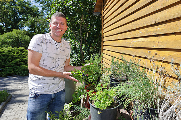 Kam utíká Jan Bartoška? Známý herec promluvil o svém azylu mimo Prahu
