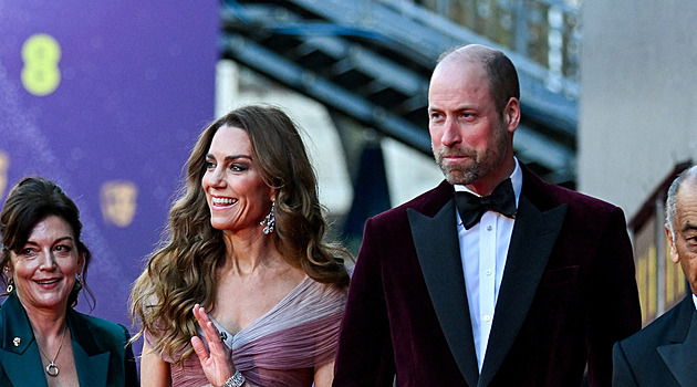 Móda z cen BAFTA: Princezna Kate v růžové zastínila i filmové celebrity
