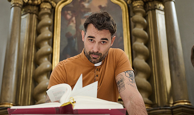 Ujišťoval jsem se u faráře, zda mohou boxovat, říká Adam Vacula o roli kněze