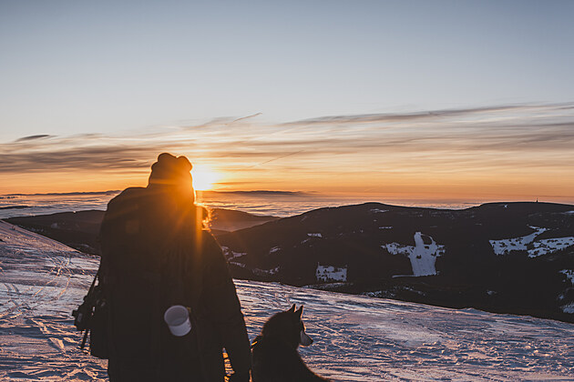 Nechte kolo v gar�i. V Peci je po��d zima!