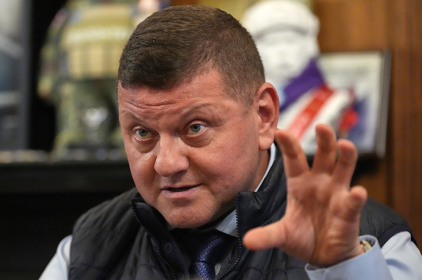 Ukrajina se k NATO nikdy nepřipojí, míní Zalužnyj. Alianci označil za zastaralou
