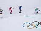 �ech Daniel Paulus ve �lutém dresu, poté Kana�an Jared Schmidt, �véd Erik...