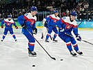 Sloven�tí hrá�i se rozcvi�ují p�ed zápasem o bronzovou medaili. (21. února 2026)