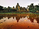 Nedaleký chrám Ta Prohm proslavil film Tomb Raider s Angelinou Jolie v hlavní...