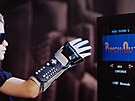Archivní reklama na Power Glove