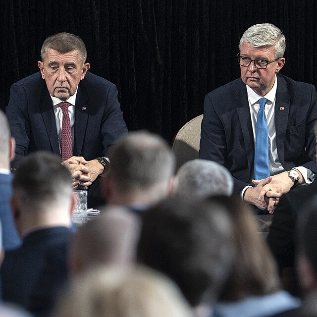 Premi�r Andrej Babi� a ministr pr�myslu a obchodu Karel Havl��ek p�i p�edstaven� hospod��sk� koncepce �esko: Zem� pro budoucnost 2.0