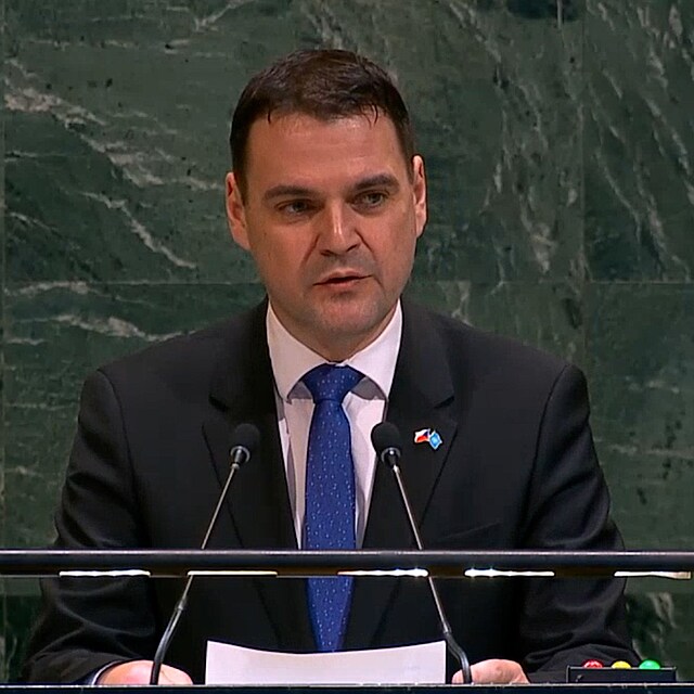 ��dn� velmoc nem��e porazit realitu, vzk�zal Macinka Lavrovovi