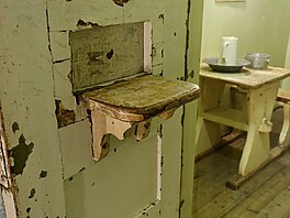 Od p�epln�ných �pinavých kobek a� po cely, které rozm�ry i moderním vybavením...