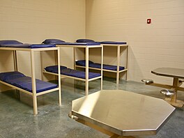 Spole�ná cela pro v�zn� v severokarolínském v�zení. Napevno integrované...