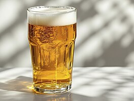 Pivo jako nosi� vakcíny. Virolog Chris Buck m�l neortodoxní nápad. Jen�e i...