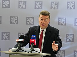�éfové Sn�movny a Senátu Tomio Okamura a Milo� Vystr�il mí�í do Ma�arska na...