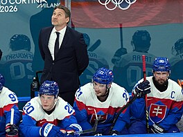 Trenér Vladimír Országh na st�ída�ce slovenských hokejist� b�hem utkání o bronz...