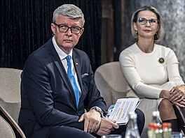 Ministr pr�myslu a obchodu Karel Havlí�ek a ministryn� pro místní rozvoj Zuzana...