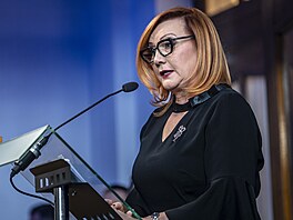 Ministryn� financí Alena Schillerová p�i p�edstavení hospodá�ské koncepce...